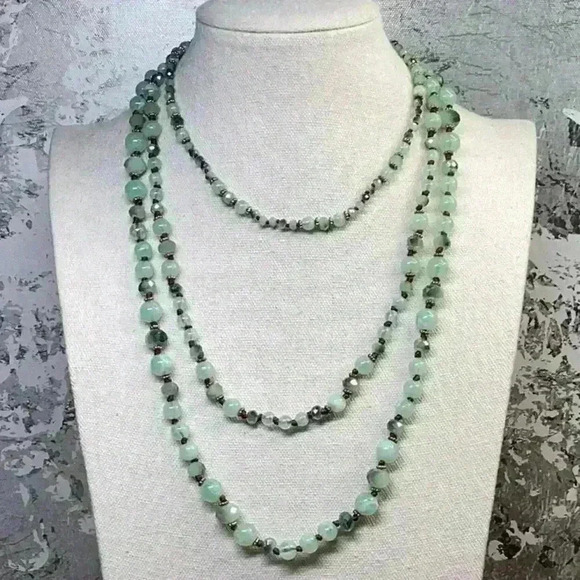 Green Beaded Necklace with AB Effect Vintage - Picture 1 of 4